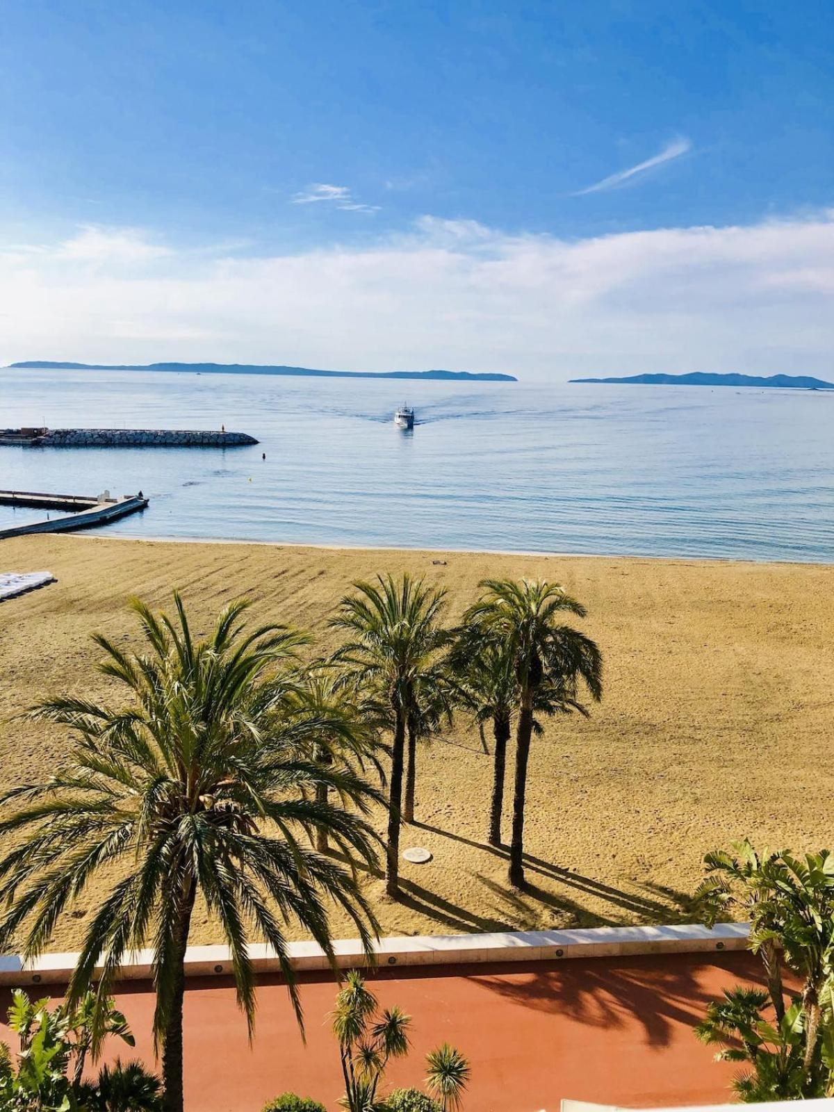 T3 Front De Mer Dernier Etage Vue Mer Petit Havre De Paix Pour Vos Vacances Emplacement Unique Vue Mer Panoramique A 180 Degres Pour Ce T3 En Face De La Plage Front De Mer Vue Sur Les Iles 5 Et Dernier Etage Avec Ascenseur Le Lavandou Bagian luar foto